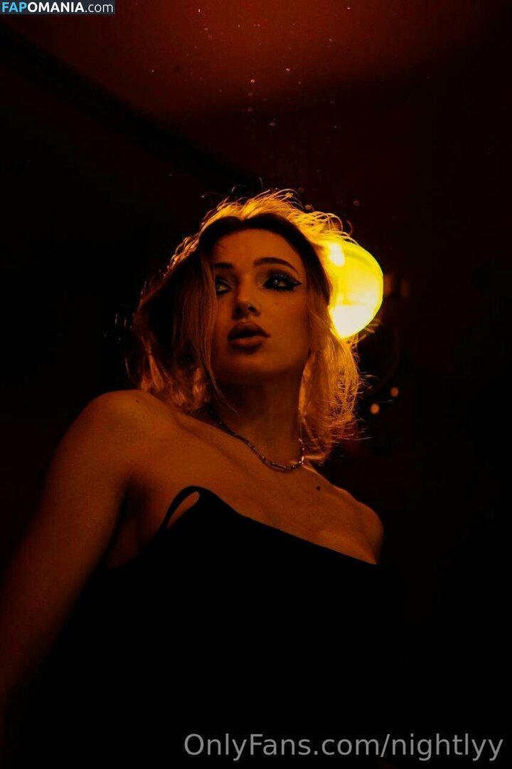 elara_moonq / nightly / nightlyy Naken OnlyFans  Läckta Foto #2
