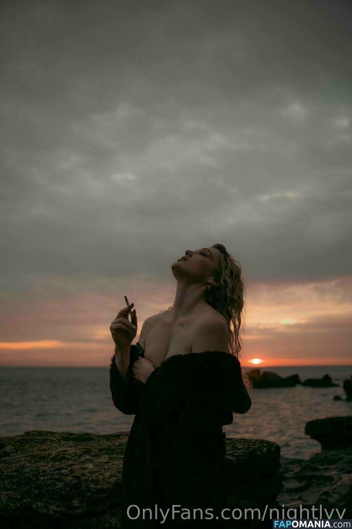 elara_moonq / nightly / nightlyy Naken OnlyFans  Läckta Foto #479