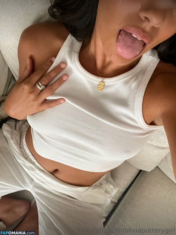 Olivia Webb / Potterygirl / oliviahamerwebb / oliviapotterygirl Naken OnlyFans  Läckta Foto #11