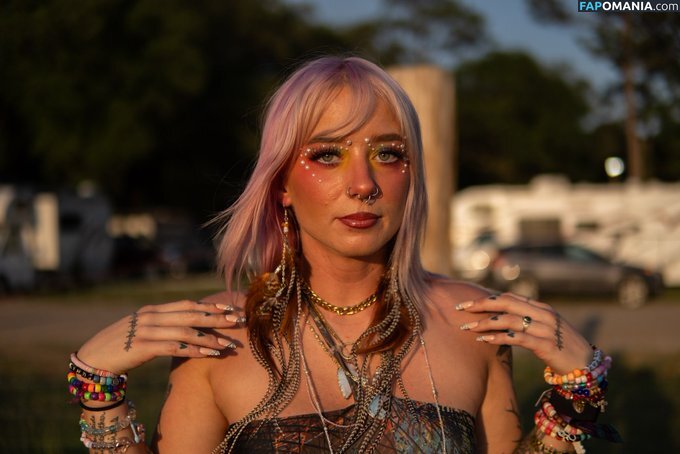 chloeblackz / onevegetabletwo Naken OnlyFans  Läckta Foto #4