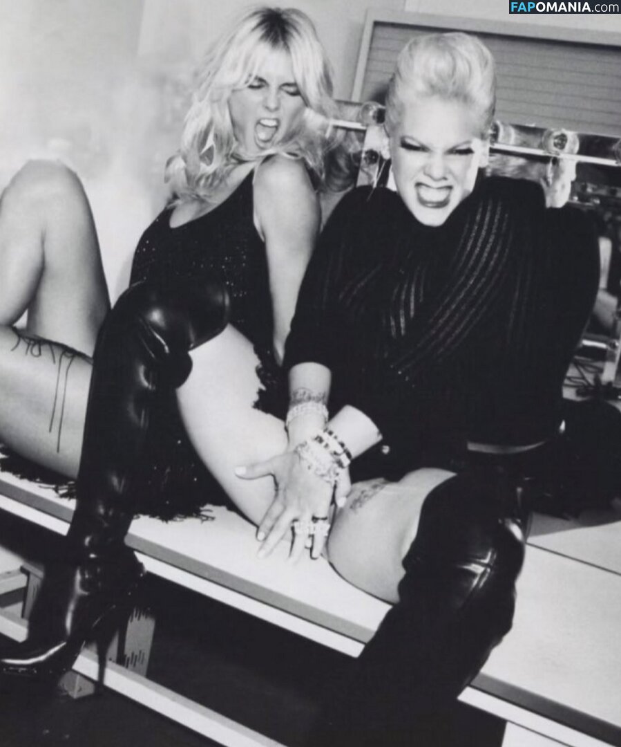 Alecia Beth Moore / Pink Naken OnlyFans  Läckta Foto #29