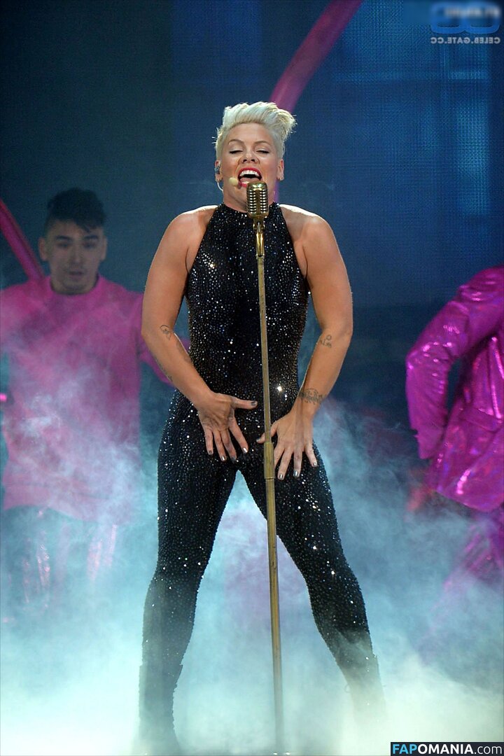 Alecia Beth Moore / Pink Naken OnlyFans  Läckta Foto #67