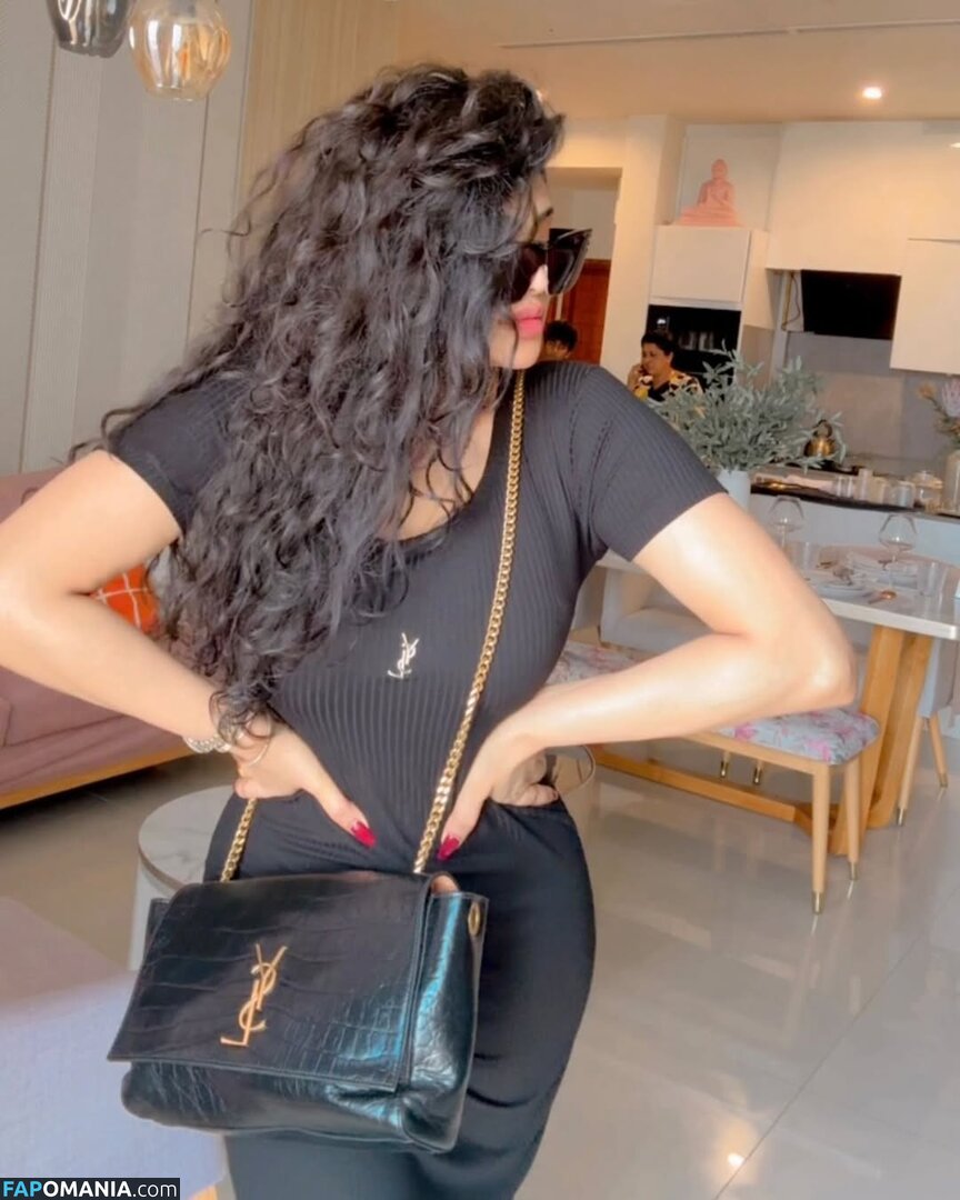 Piumi / https: / queenpiumi / queenpiyumy Naken OnlyFans  Läckta Foto #6