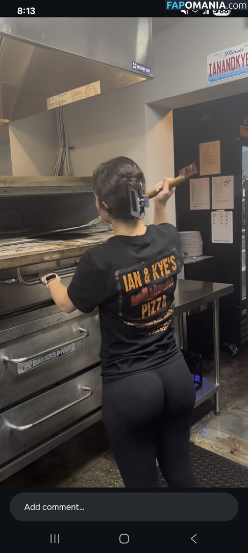 Pizzeria Baddies Naken OnlyFans  Läckta Foto #1