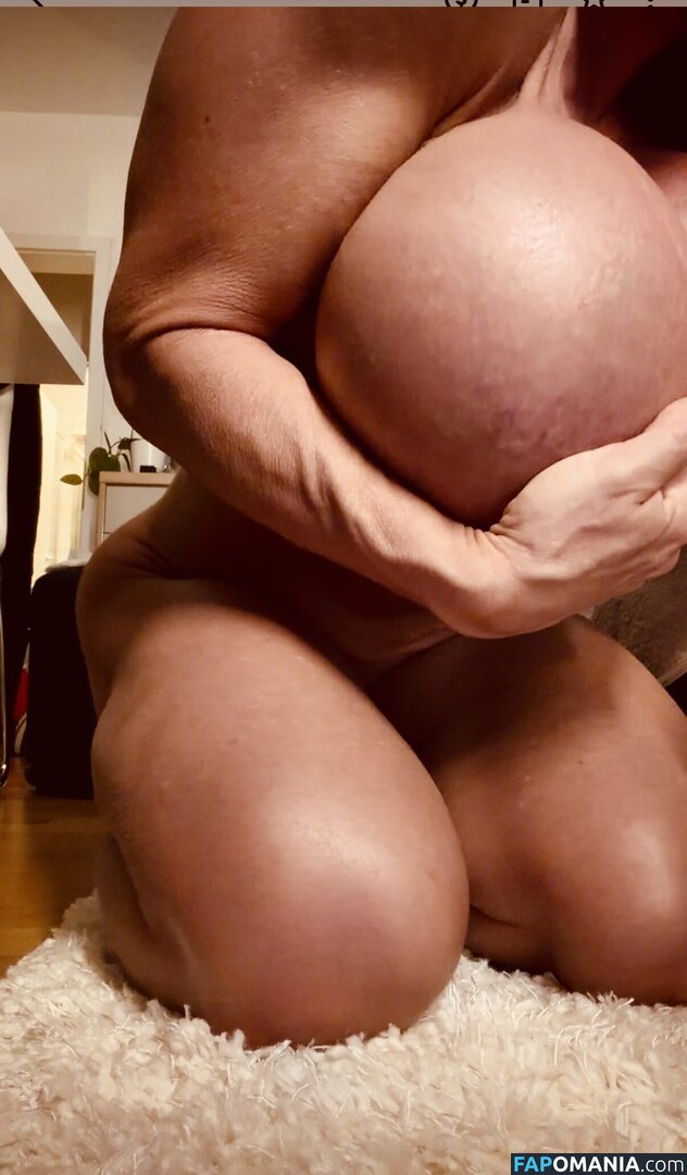 QueenMuscleBoobs Naken OnlyFans  Läckta Foto #20