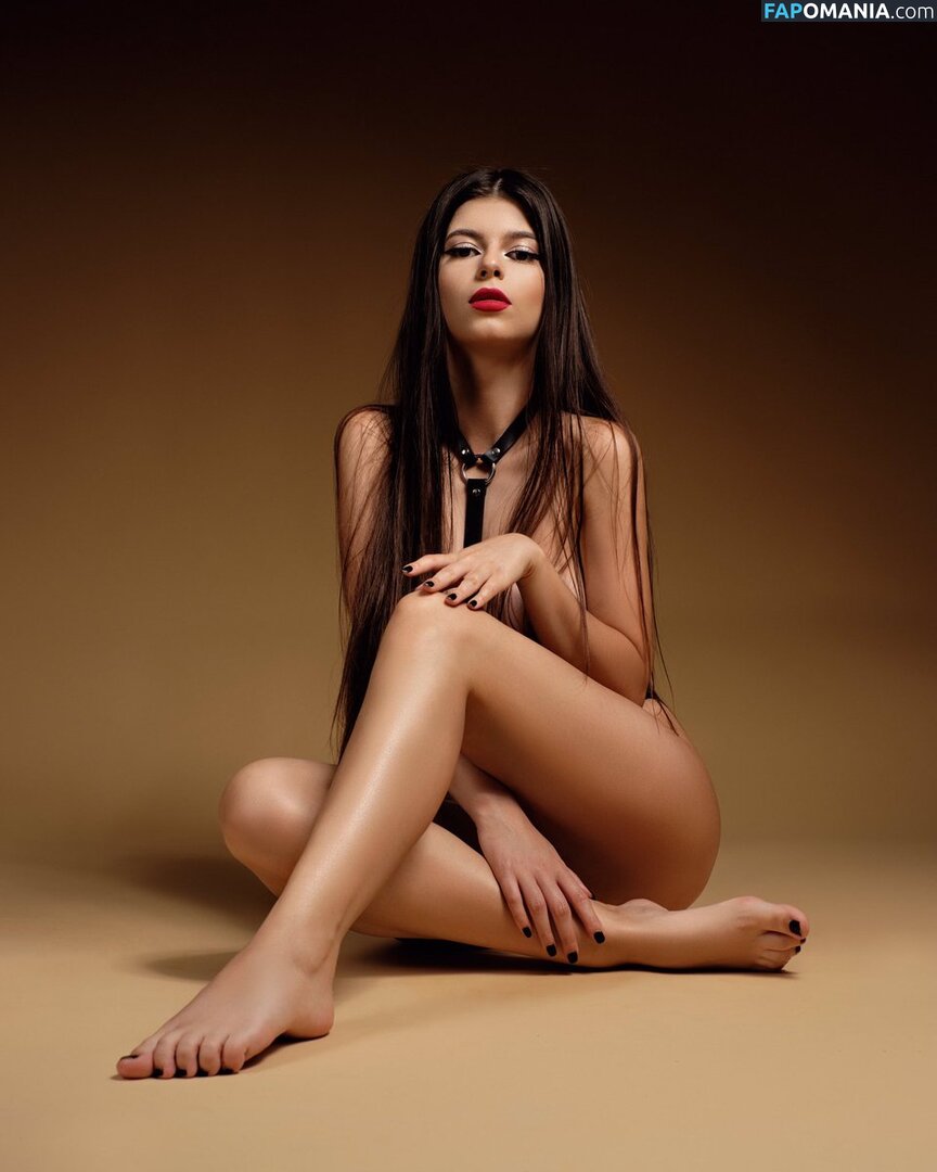 Raducu Mihaela / mihaelaraducu / raducumihaela / raducumihaela__ Naken OnlyFans  Läckta Foto #1