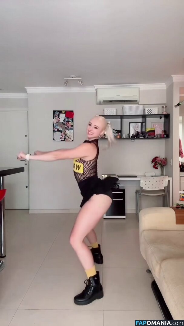 Renata Schneider / renata.c.schneider Naken OnlyFans  Läckta Foto #5