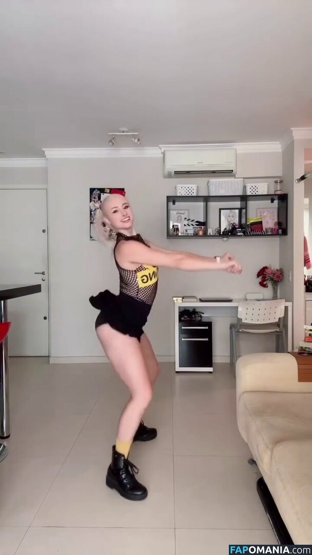 Renata Schneider / renata.c.schneider Naken OnlyFans  Läckta Foto #6