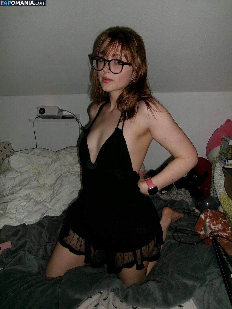 Rookittyroo / taraabethhy Naken OnlyFans  Läckta Foto #2