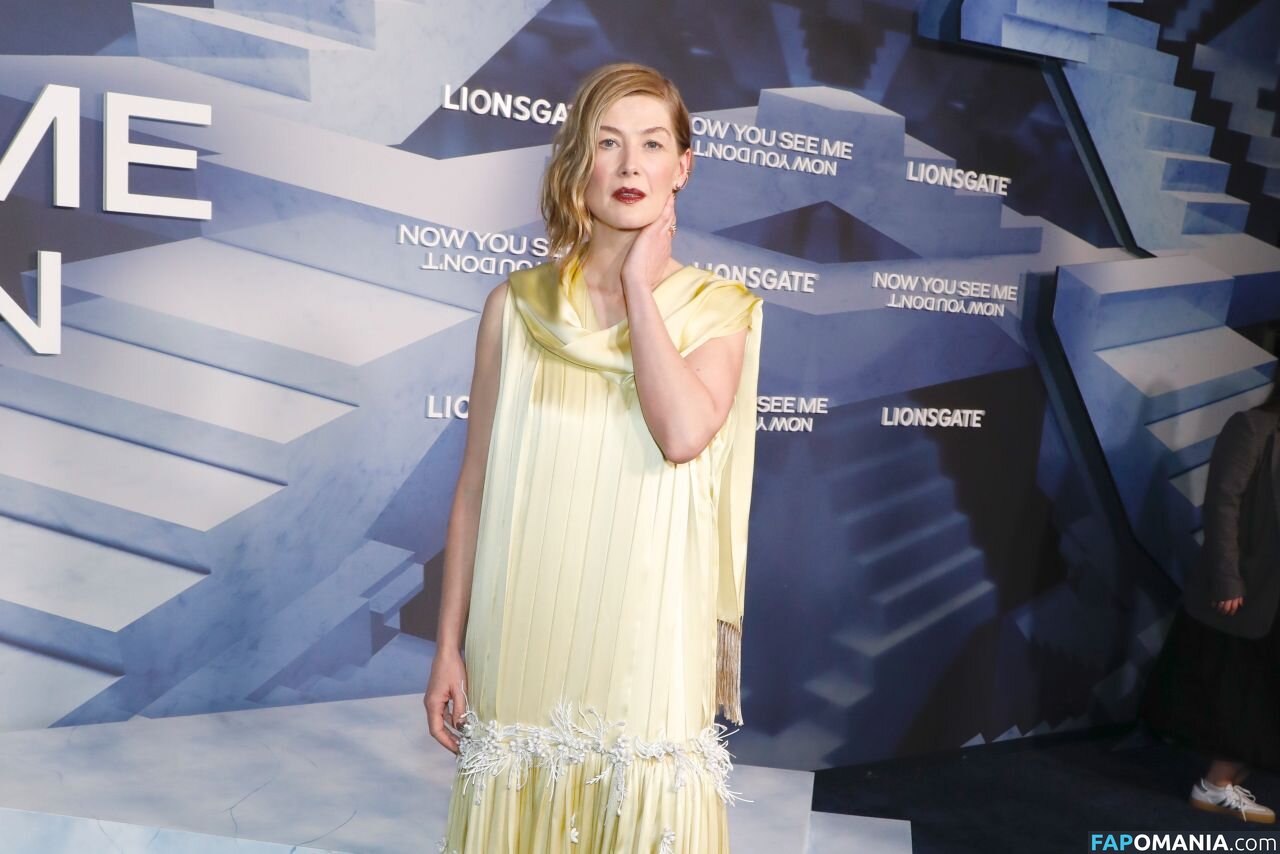 Rosamund Pike / mspike Naken OnlyFans  Läckta Foto #114