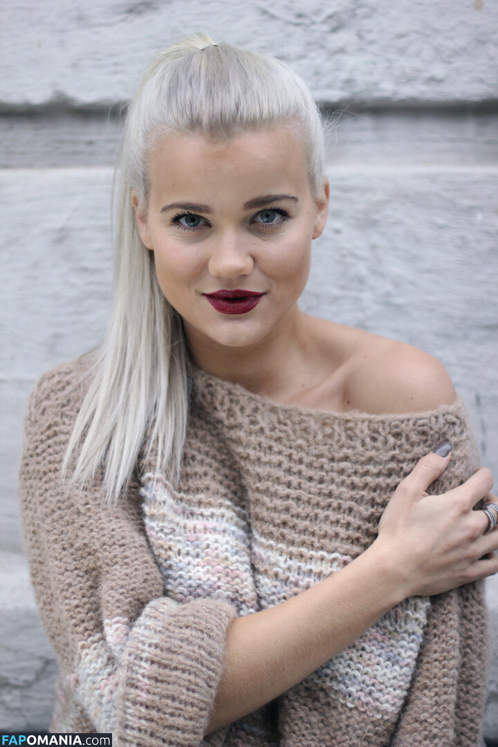 Sandra Lyng Naken OnlyFans  Läckta Foto #7