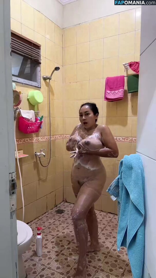 Sarah Ardhelia / sarah.ardheliadiary / sarahardhelia1995 / saraz6808 Naken OnlyFans  Läckta Foto #10