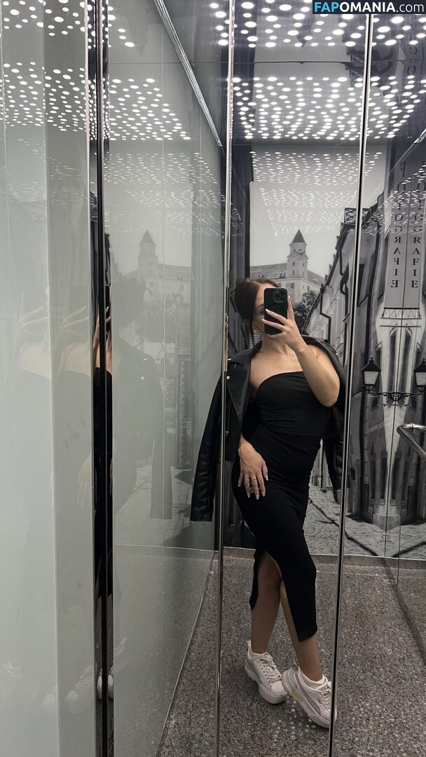 eminkarosikova / emrosik_ / secretofema Naken OnlyFans  Läckta Foto #5