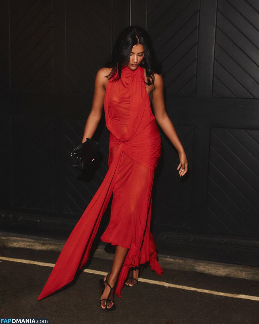 Simone Ashley / simoneashley Naken OnlyFans  Läckta Foto #4