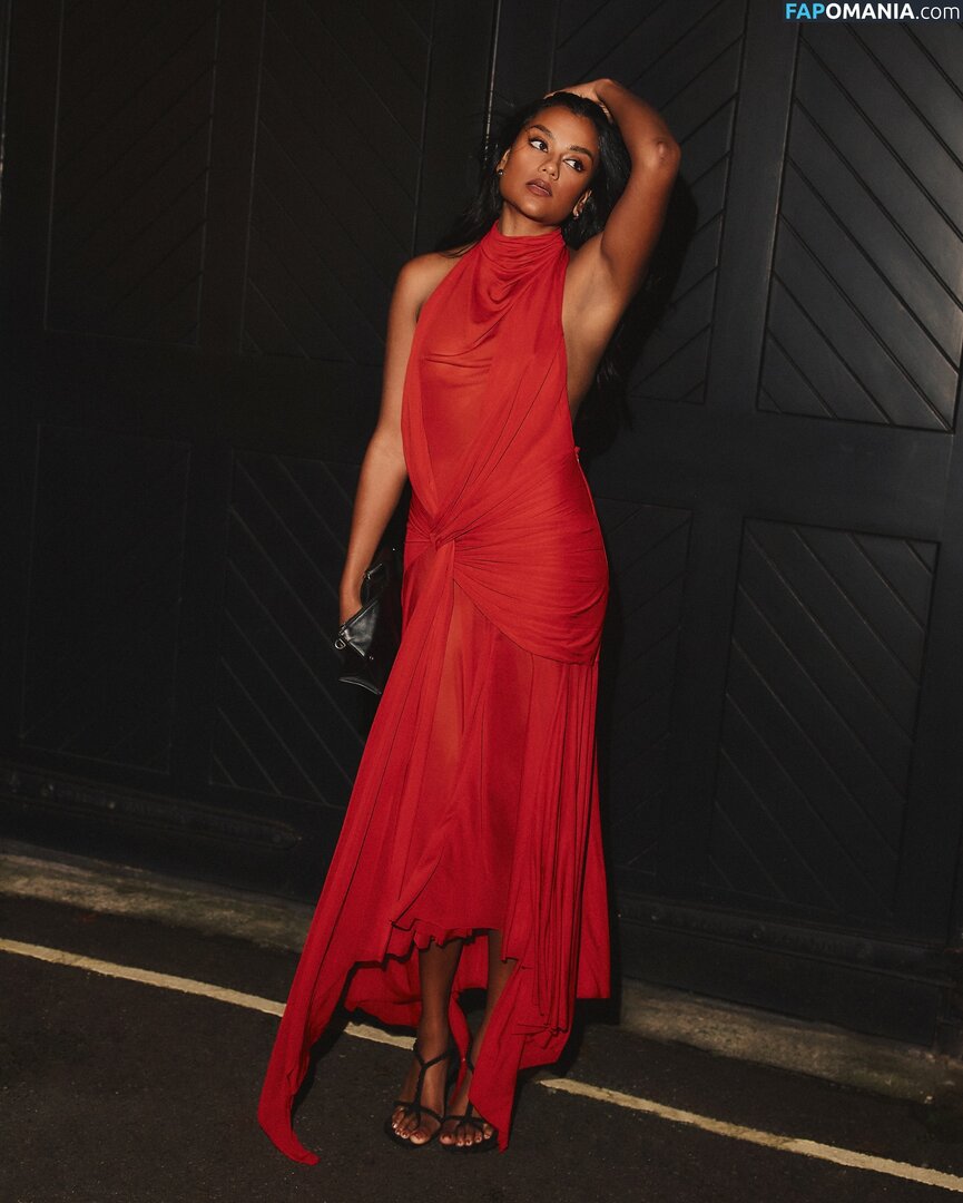 Simone Ashley / simoneashley Naken OnlyFans  Läckta Foto #6