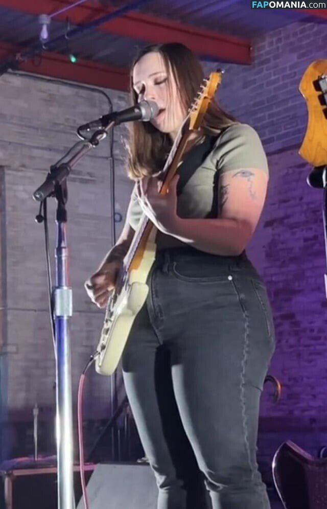 Soccer Mommy / Sophia Allison / soccermommyband Naken OnlyFans  Läckta Foto #4