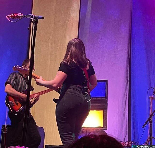 Soccer Mommy / Sophia Allison / soccermommyband Naken OnlyFans  Läckta Foto #5