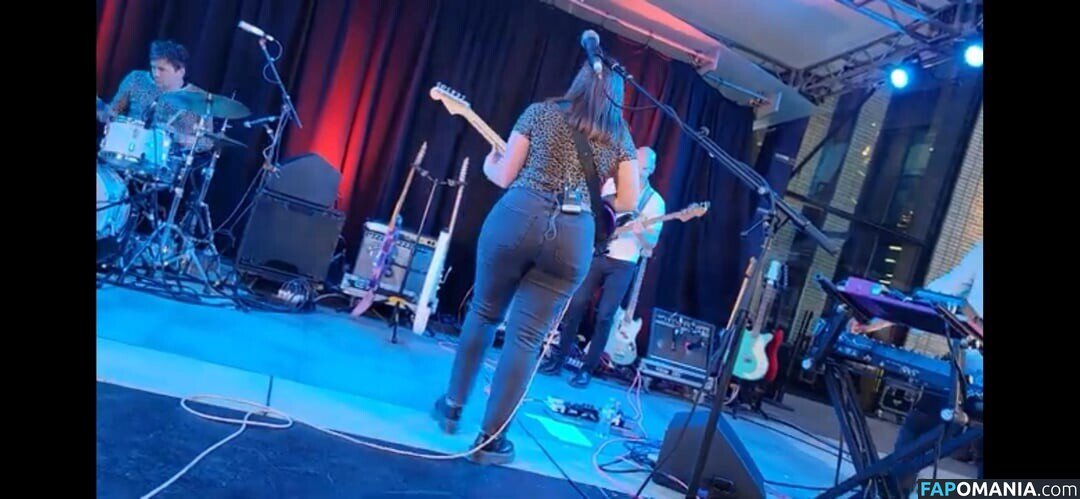 Soccer Mommy / Sophia Allison / soccermommyband Naken OnlyFans  Läckta Foto #6