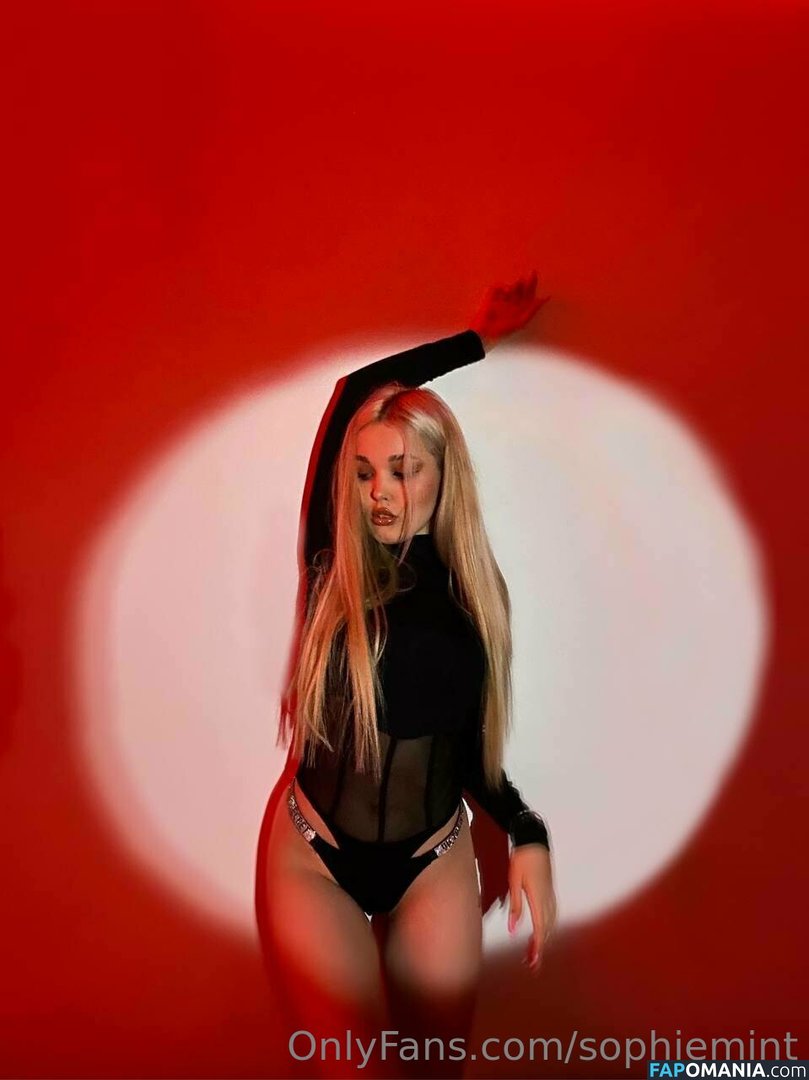 sophie_linfordd / sophiebbface Naken OnlyFans  Läckta Foto #4