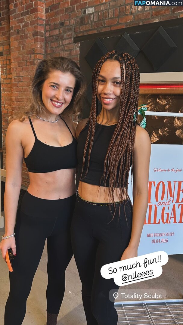 Stephanie Niles / https: / nileees Naken OnlyFans  Läckta Foto #1