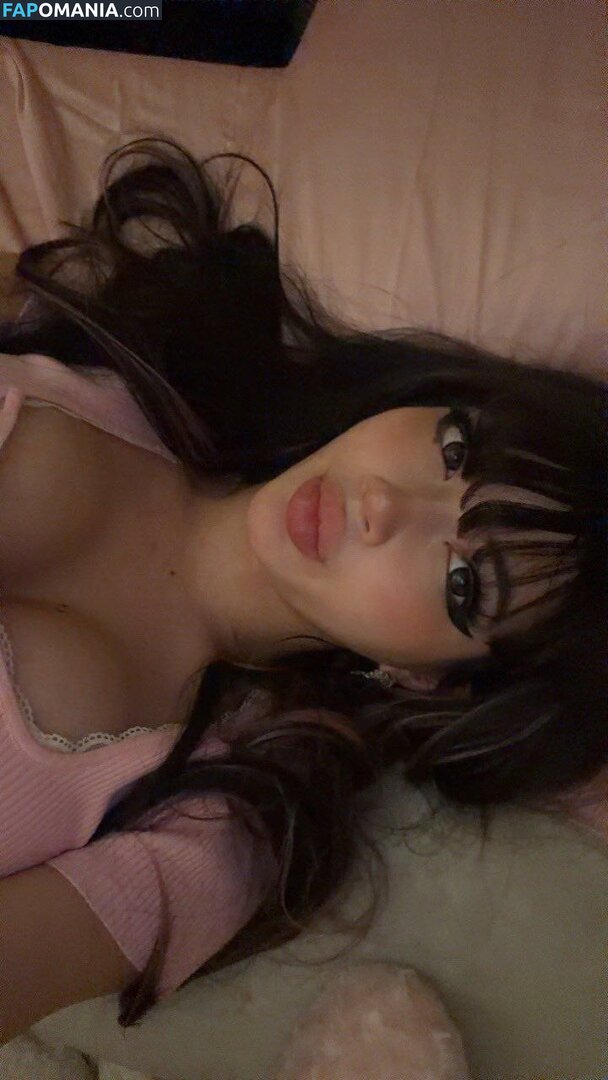 beanluvr13 / strawbari.zz / strawbarie / strawbarizz Naken OnlyFans  Läckta Foto #2