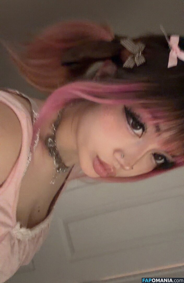 beanluvr13 / strawbari.zz / strawbarie / strawbarizz Naken OnlyFans  Läckta Foto #6