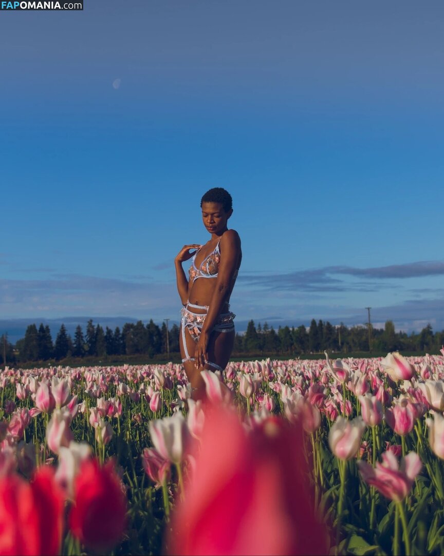 Autumn / autumn.busayo / autumnbusayo / sveltegoddess Naken OnlyFans  Läckta Foto #5