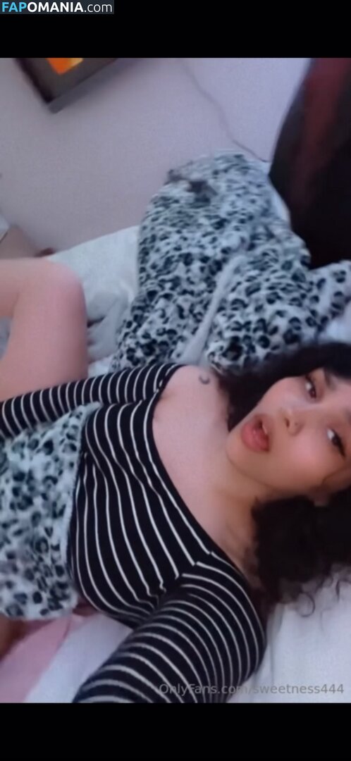 Sweetness444 / selenamacc Naken OnlyFans  Läckta Foto #1