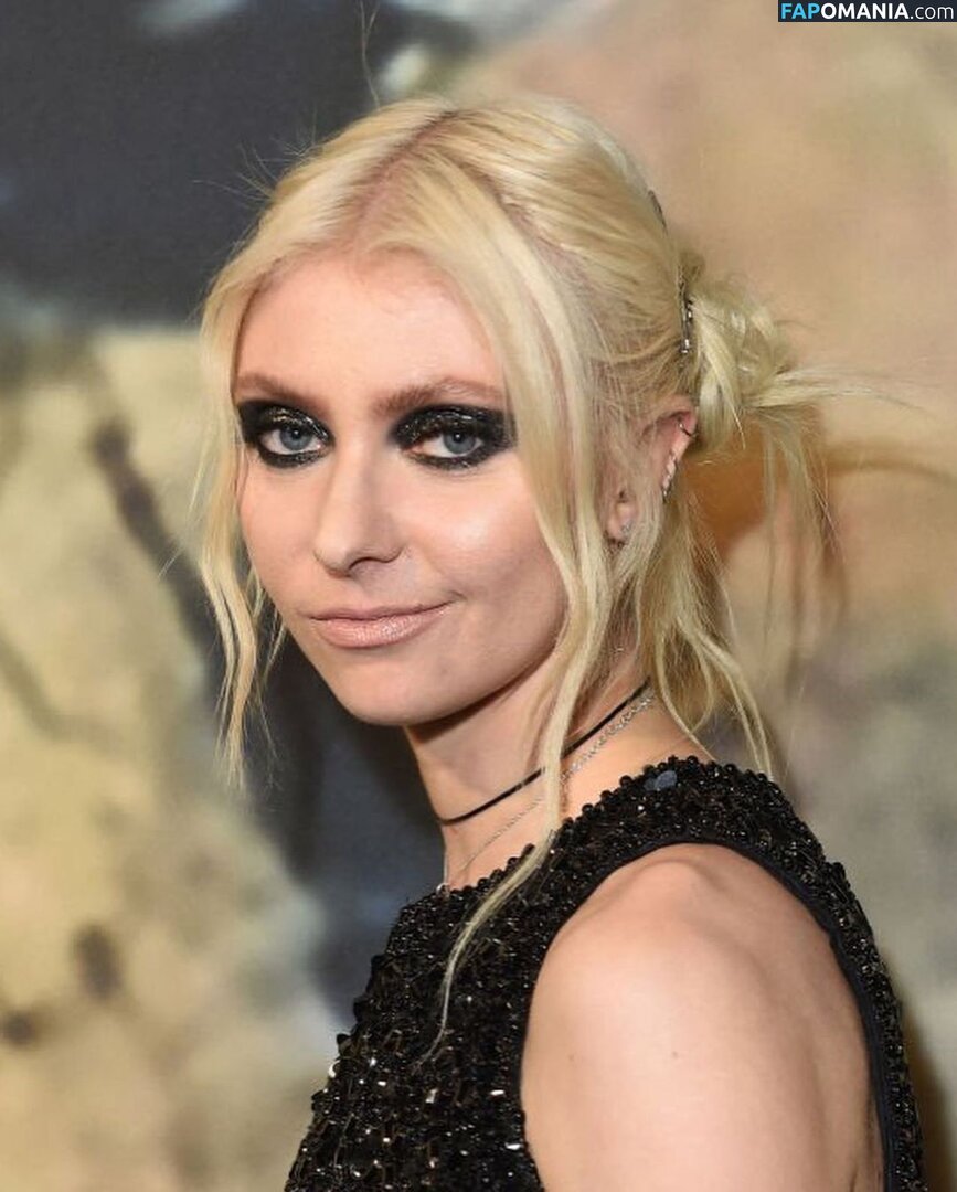 Taylor Momsen / aryelsoul / taylormomsen Naken OnlyFans  Läckta Foto #710