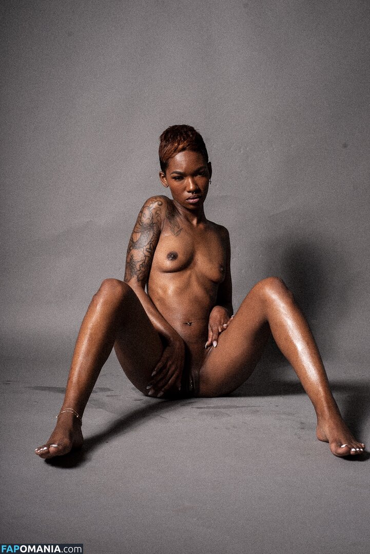 TheRealTiaReid / Tia Reid / corpsdedieu / https: / officialtiareid Naken OnlyFans  Läckta Foto #9