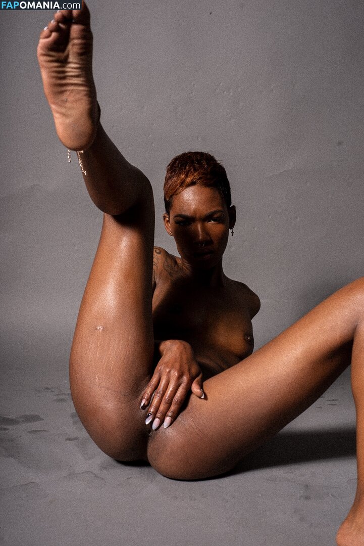 TheRealTiaReid / Tia Reid / corpsdedieu / https: / officialtiareid Naken OnlyFans  Läckta Foto #11