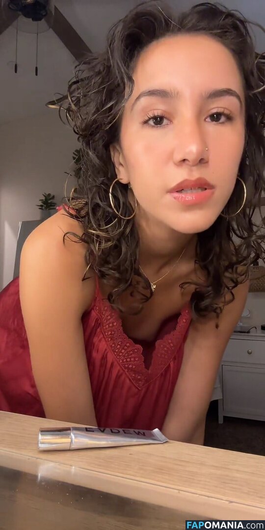 Tiktok Live Nipslips & Nudity / _hollyrh_ / florpitch.liliz / meenerrweener / mstatianaa_ Naken OnlyFans  Läckta Foto #3
