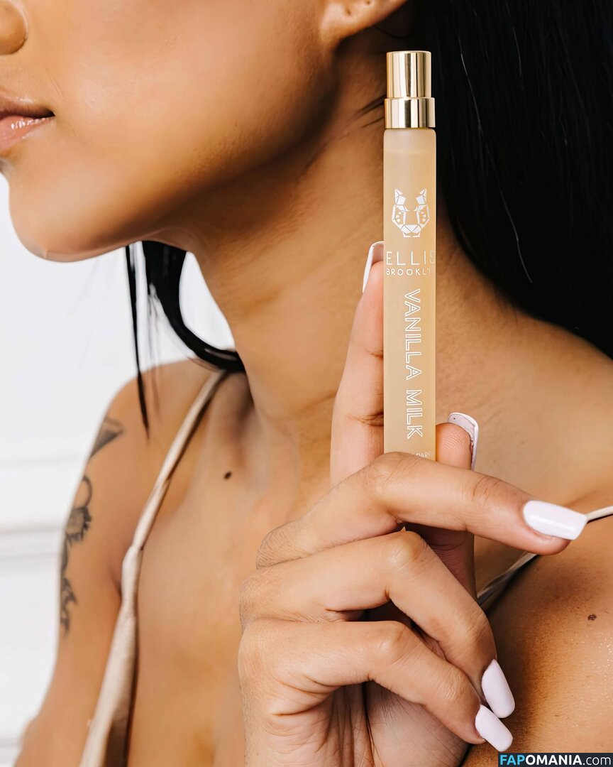 Vanilla Milk Naken OnlyFans  Läckta Foto #3