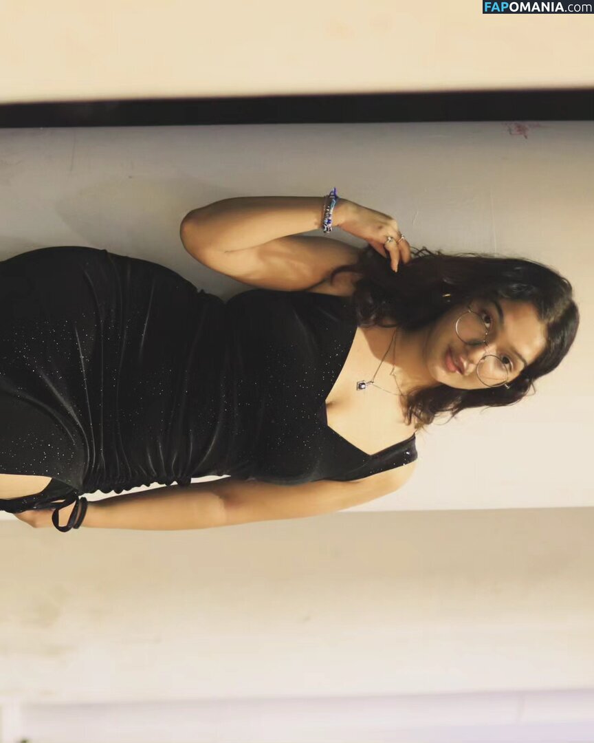 vr / vrindardddd_ Naken OnlyFans  Läckta Foto #9