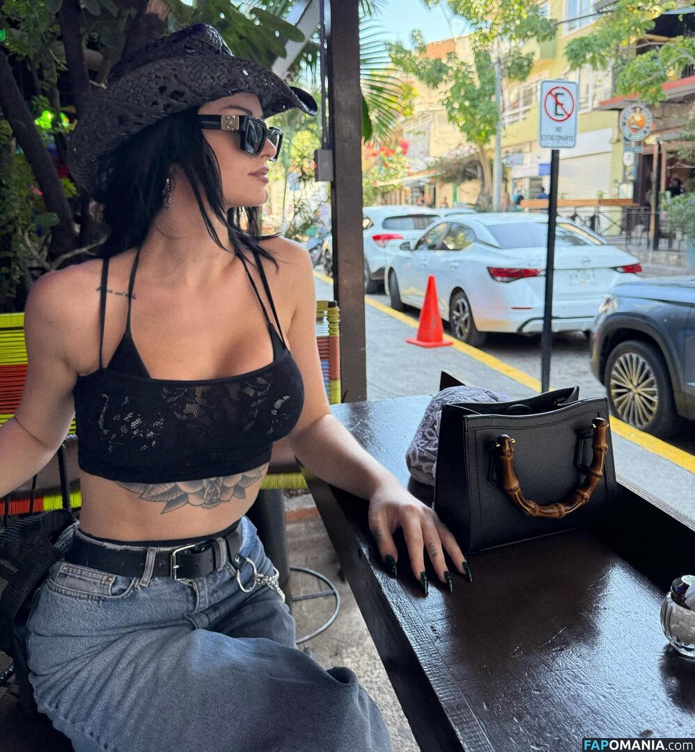 WWE's Paige  / WWE's Paige / Saraya Bevis / saraya Naken OnlyFans  Läckta Foto #3