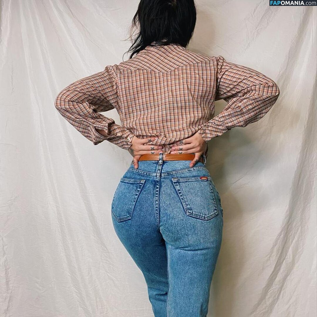Yvette Young / yvetteyoung Naken OnlyFans  Läckta Foto #3
