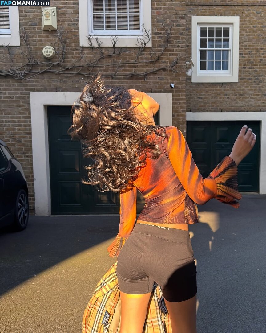 Zaina Sarah / zaina.sarah Naken OnlyFans  Läckta Foto #1