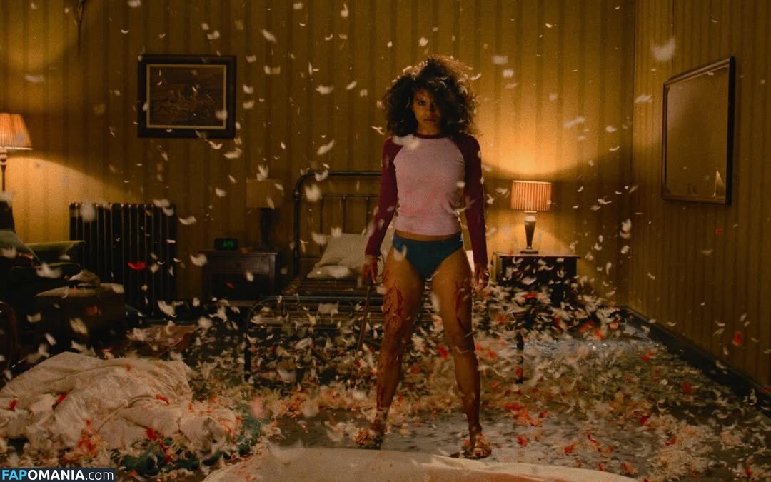 Zazie Beetz / zaziebeetz Naken OnlyFans  Läckta Foto #1